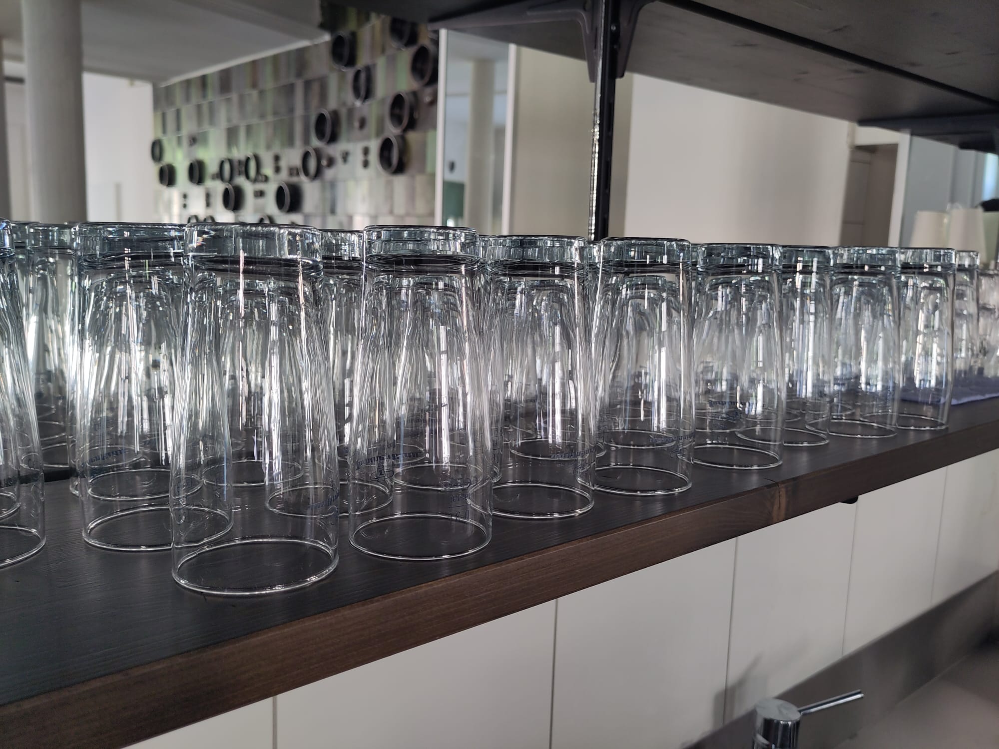 Gläser an der Bar der ALEA Spielbar