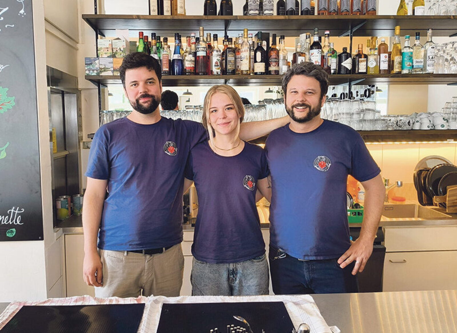 ALEA Team hinter der Bar
